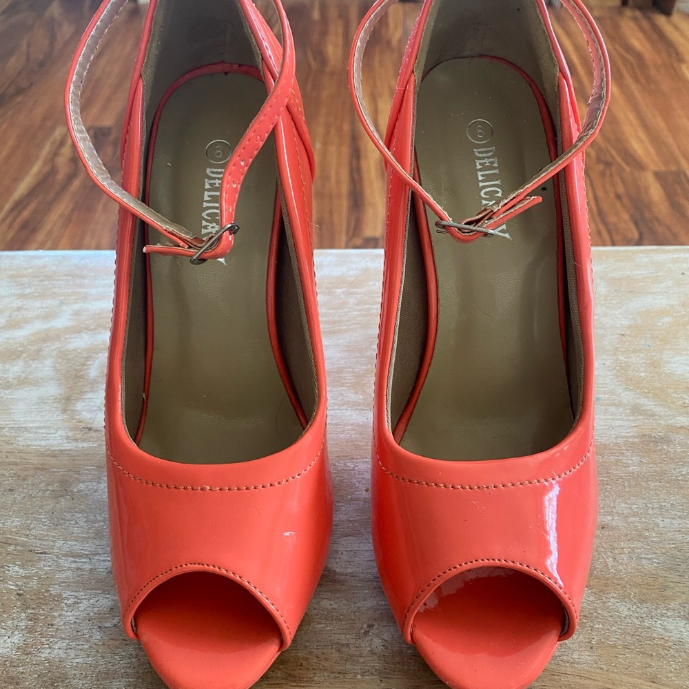 Delicacy Women's Vibrant Orange Peep Toe Heels